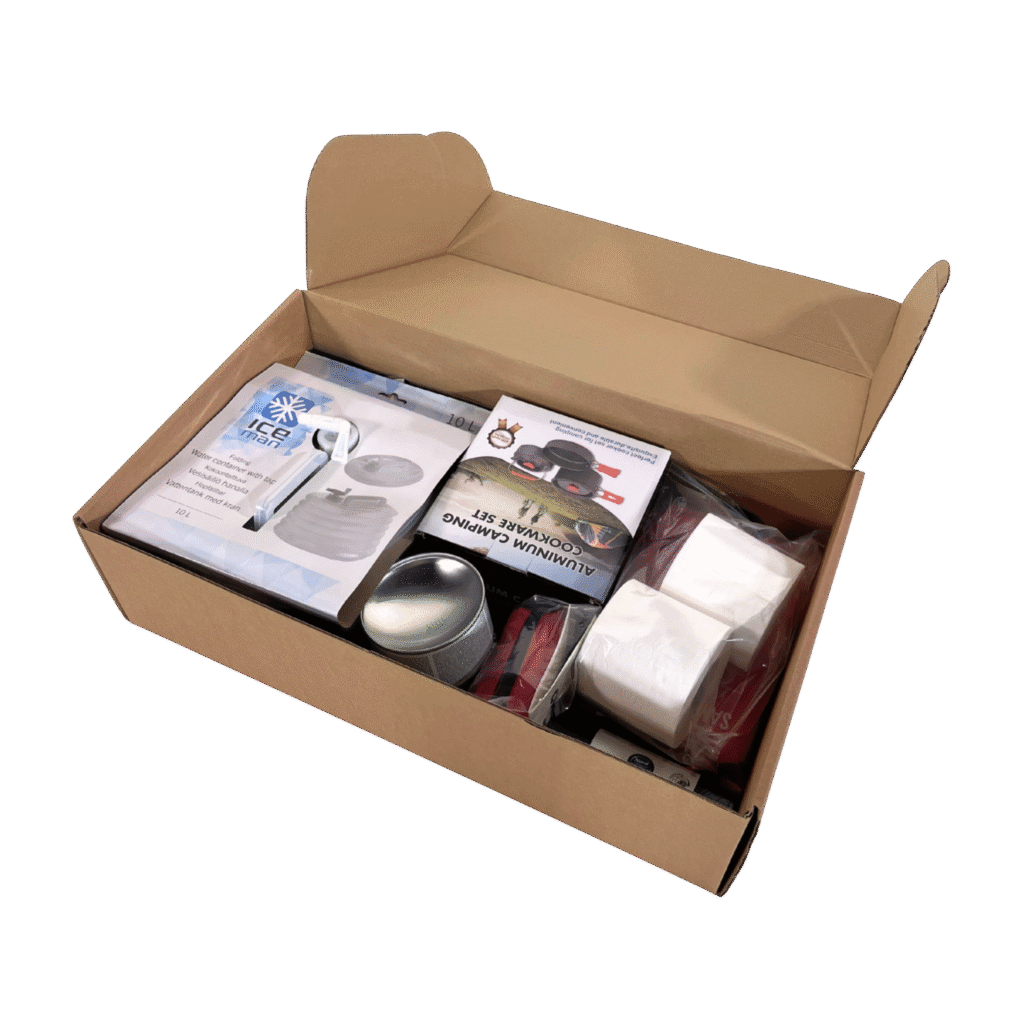 avonainen ruskea pahvilaatikko, jonka sisällä on erilaisia varautumiseen liittyviä asioita.